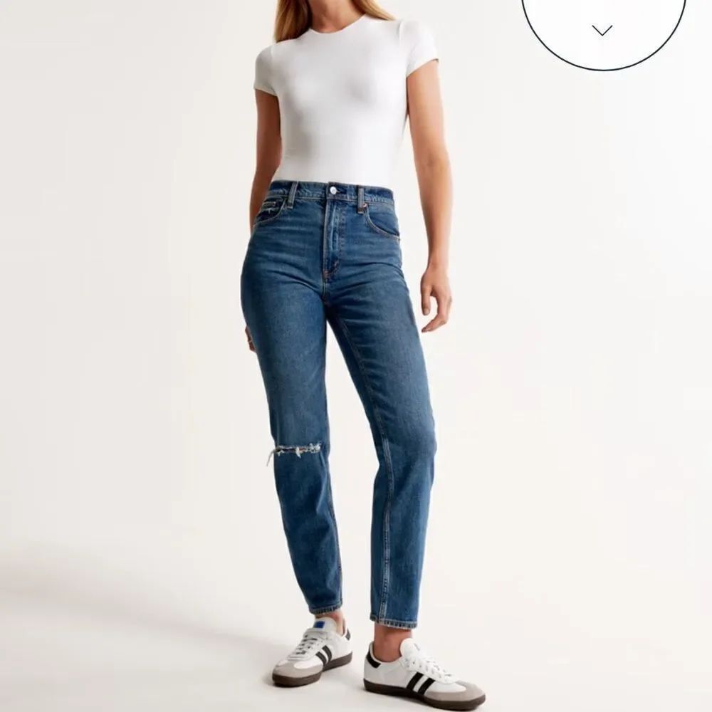 Abercrombie & Fitch High Rise Mom jeans Raw Hem